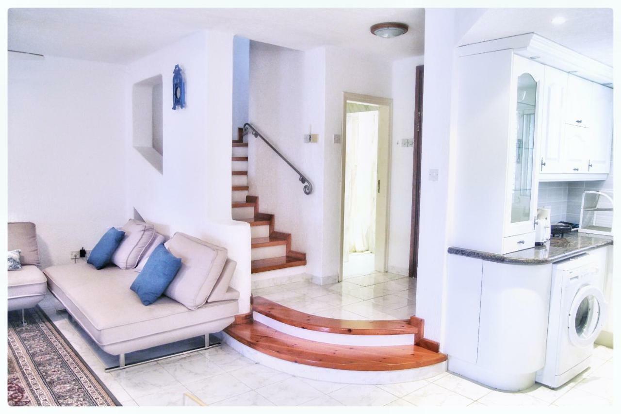 Sea Front Villa Vera Хлоракас Экстерьер фото