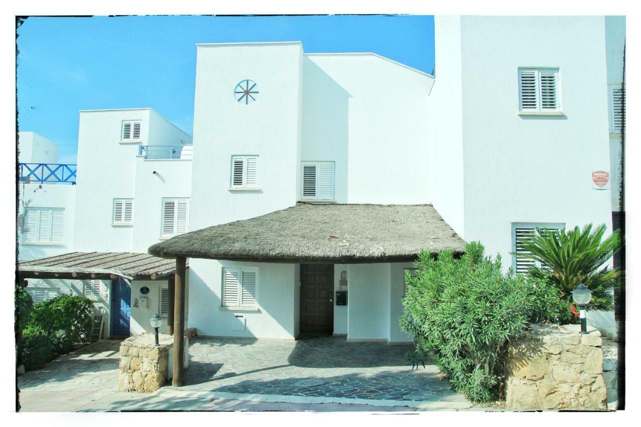 Sea Front Villa Vera Хлоракас Экстерьер фото